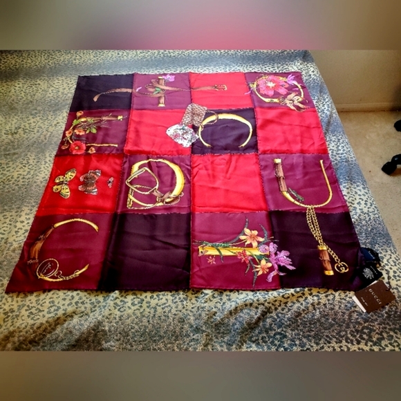 NWT Gucci Silk Scarf with box - Picture 6 of 13